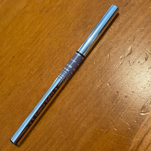 Marc Jacobs Fineliner Eyeliner Dove Affair - Picture 3 of 16